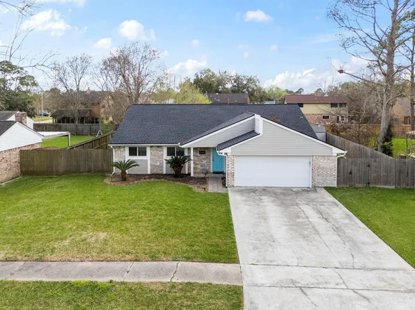 304 Old Course Dr, Friendswood, TX 77546