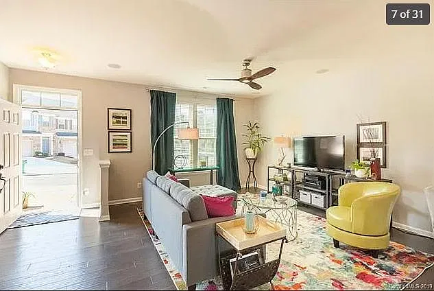 3 bed, 1442 sqft, $2,200 — Photo 2