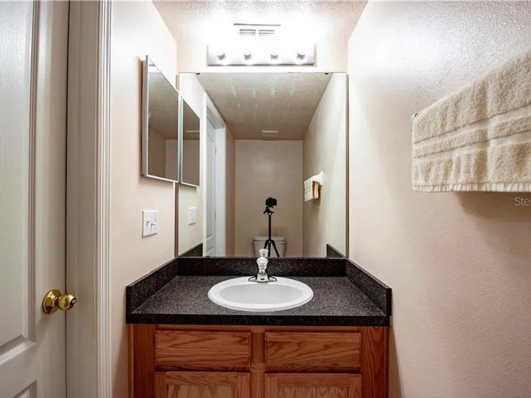208 Hammock Ct — Photo 10