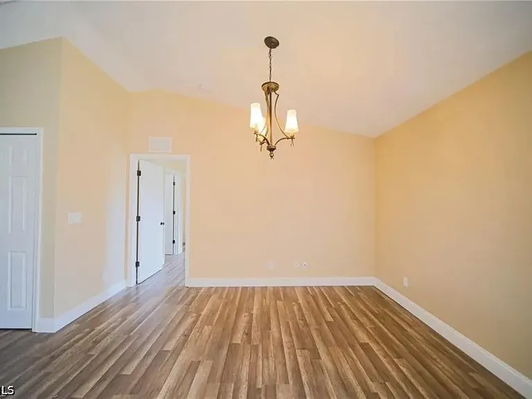 604 Thomas Sherwin Ave S — Photo 12