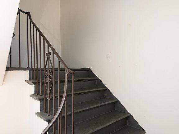 4th image of 7716 Rosewood Ave