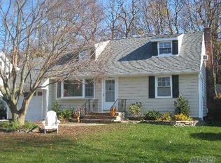 19 Woodruff Ct, Huntington, NY 11743