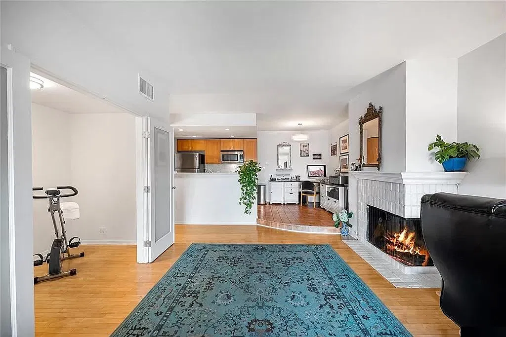 1 bed, 1.5 bath, 1030 sqft, $4,700 — Photo 4