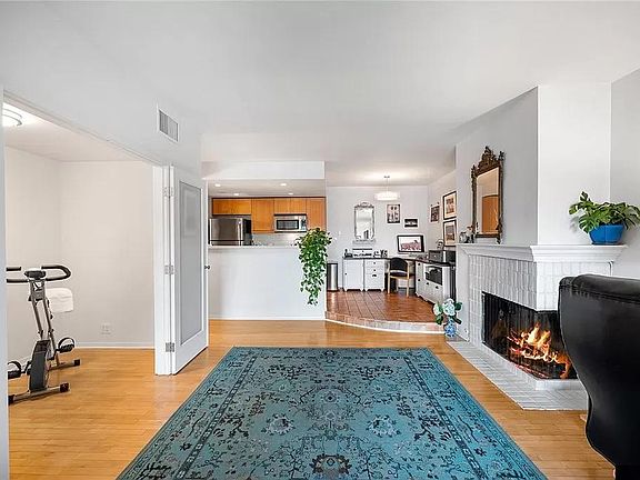 4th image of 521 Montana Ave APT 308