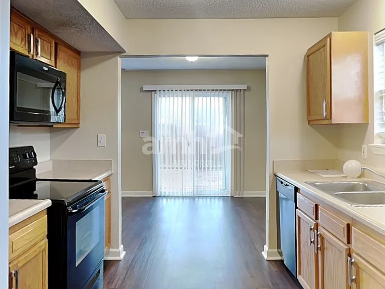 1685 Willowview Ln — Photo 4