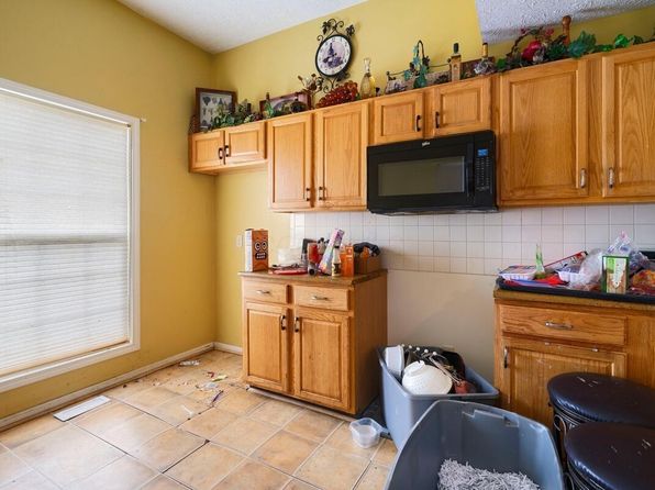 1810 Southpointe Cir NE, Canton, OH 44714