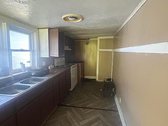 4th image of 125 Keystone St