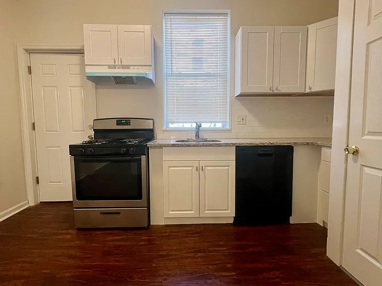 2165 W Grange Ave — Photo 9