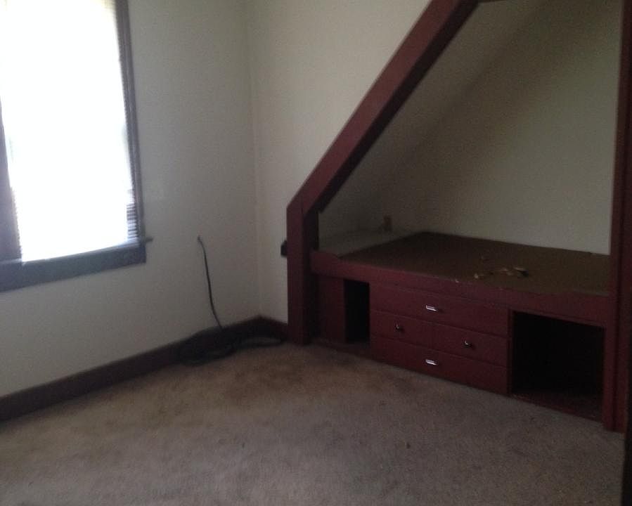 2nd image of 1821 Pershing Blvd
