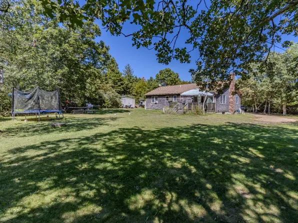 43 Skiffs Ln, West Tisbury, MA 02575