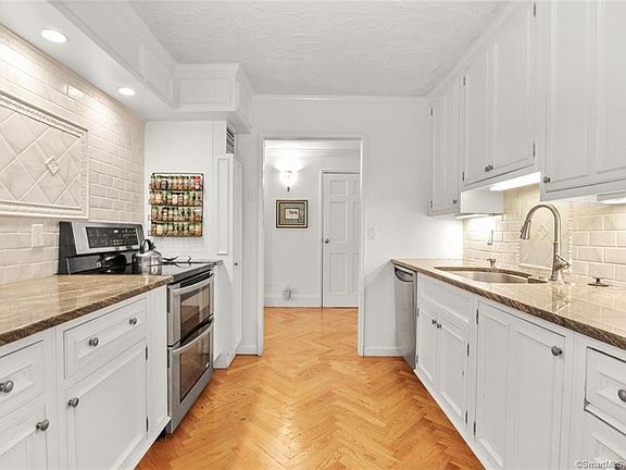 4th image of 143 Hoyt St