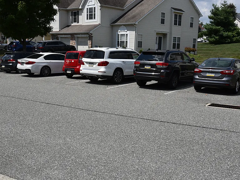 921 Bentley Ct — Photo 24