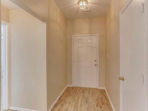 4th image of 9210 Rosewell Ct