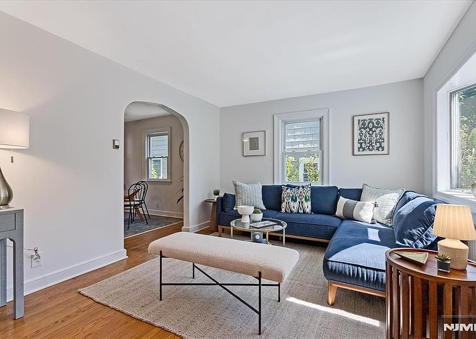 1st image of 566 Barnett Pl
