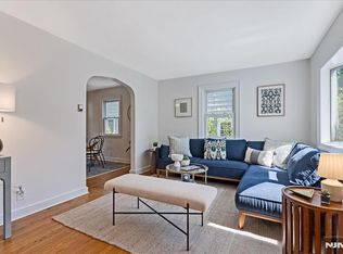 566 Barnett Pl, Ridgewood, NJ 07450