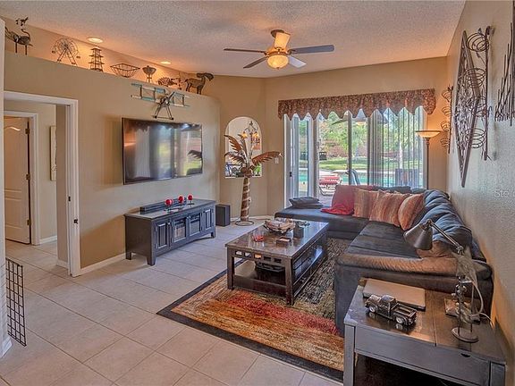 4th image of 2384 Lilac Dr