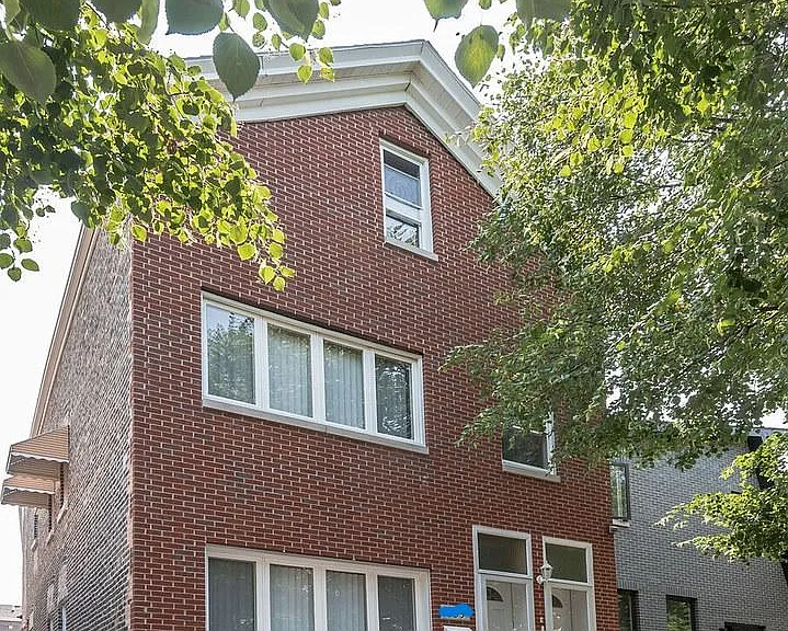 539 W 32nd St — Photo 2