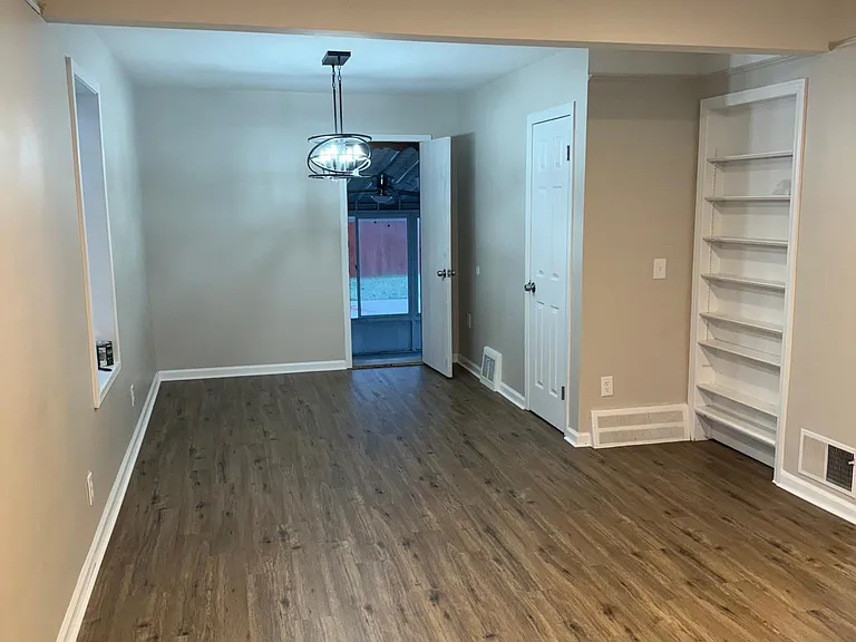 3337 Croissant St — Photo 4