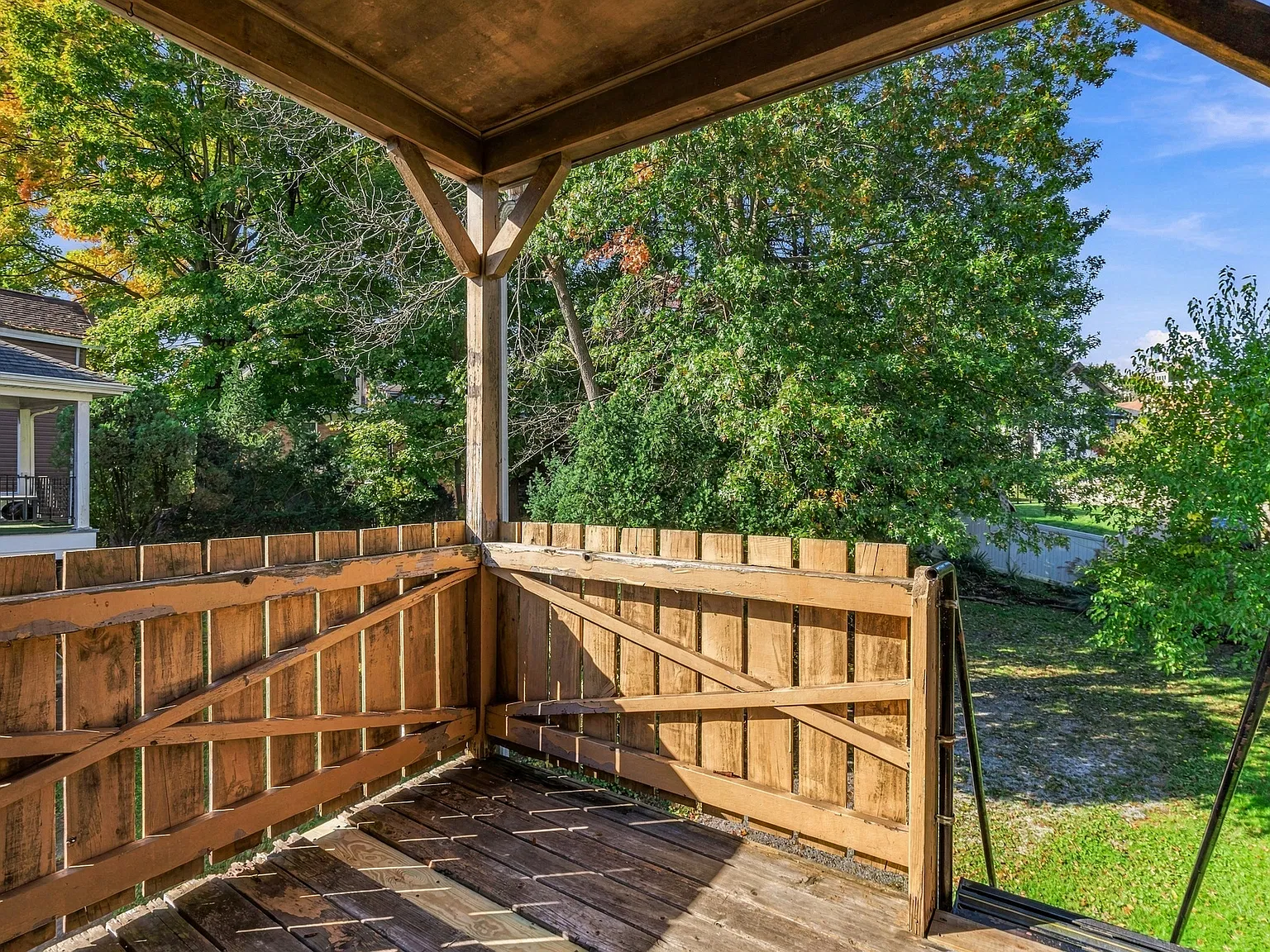 Bellevue Unit Available — Photo 4