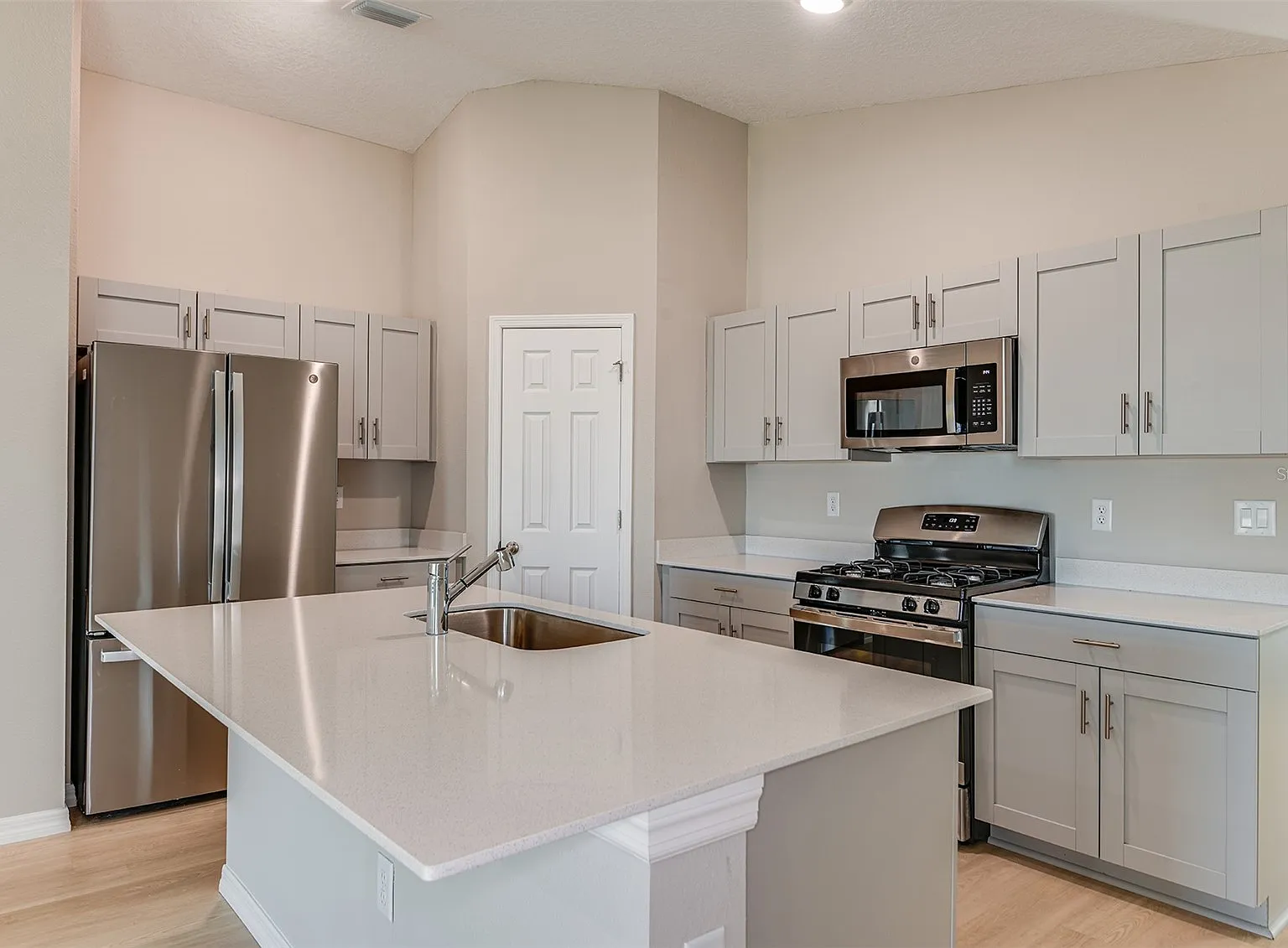 3 bed, 1615 sqft, $1,950 — Photo 3