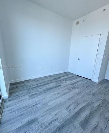 5th image of 1900 N Bayshore Dr APT 4112