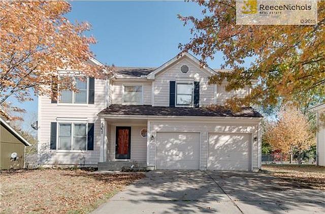 Adorable 2 Story with all new paint and carpet!