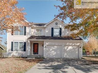 6517 NW Gilly Dr, Parkville, MO 64152