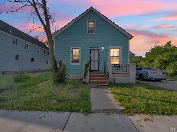 2124 Halleck St, Hamtramck, MI 48212