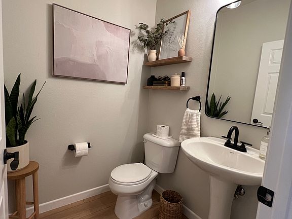 4th image of 82544 Hughes Dr