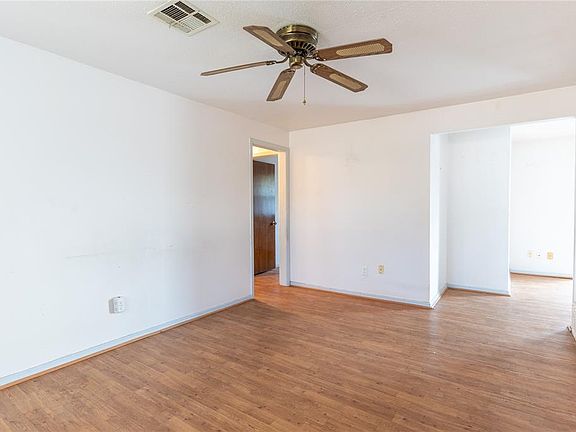 2nd image of 3918 SE 14th Pl