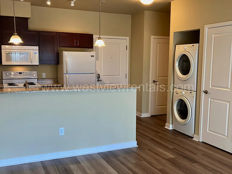 200 E Maple St — Photo 286