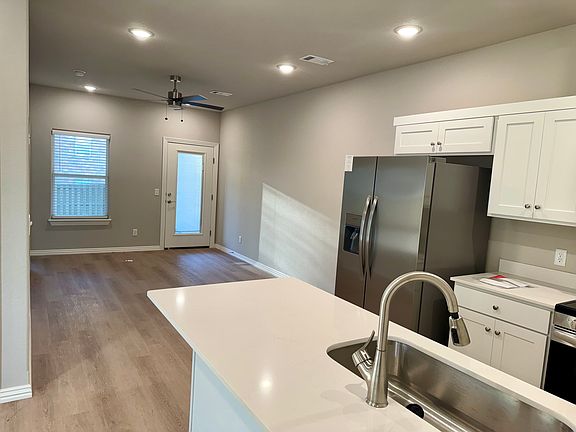 5th image of 2605 SW Lofoten St #2
