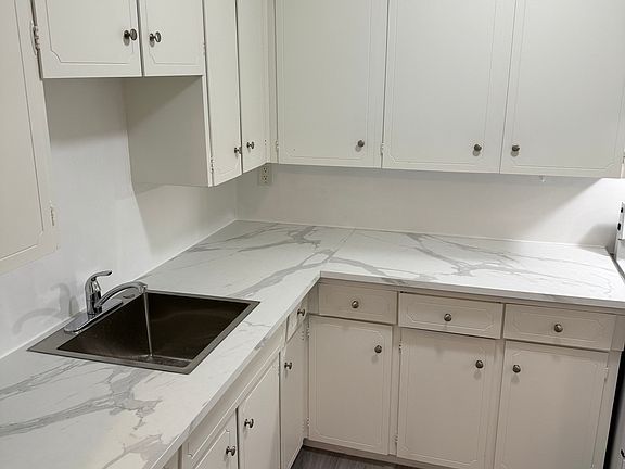 4th image of 1046 W 13th Ave #105