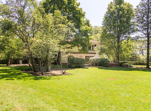 4th image of 1700 Meadow Ln