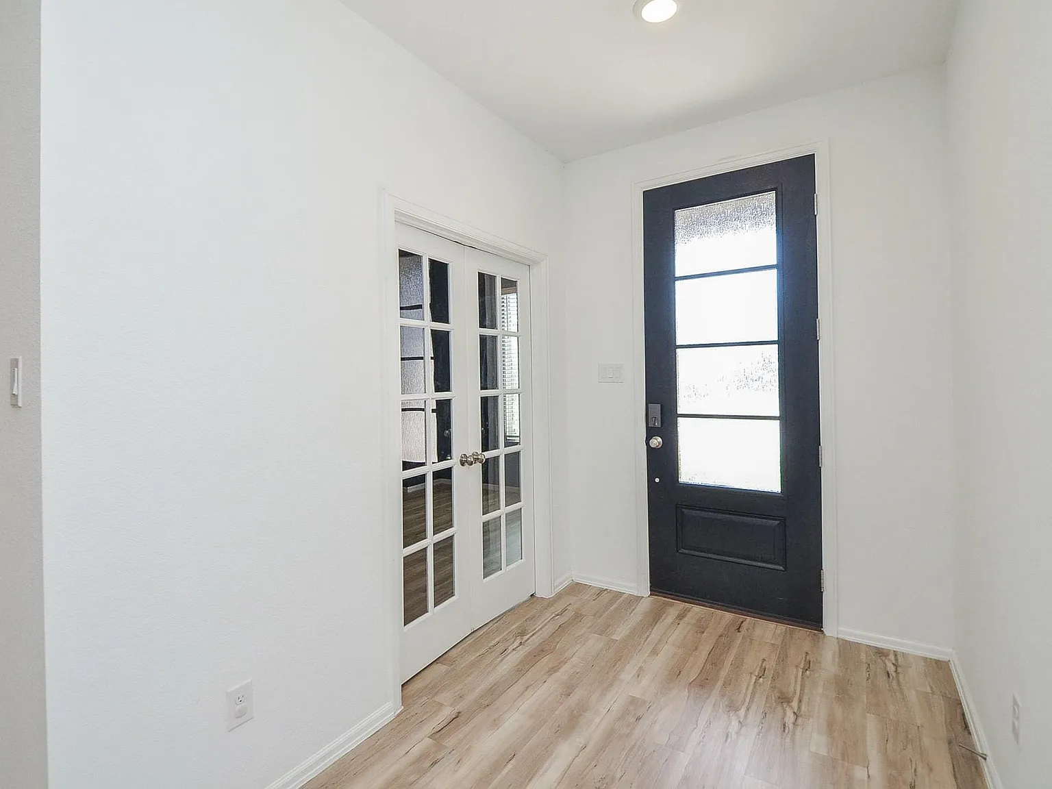 3 bed, 2.0 bath, 1856 sqft, $2,200 — Photo 4