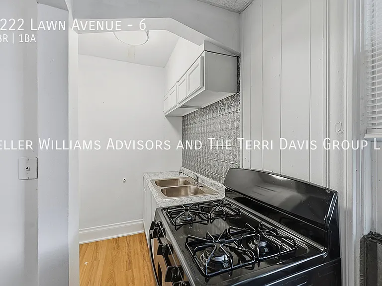2222 Lawn Ave #6 — Photo 5