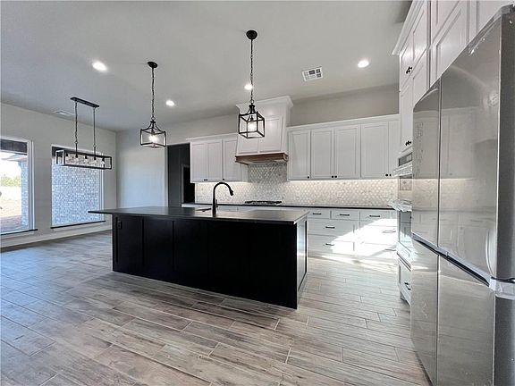 4th image of 100 Cedar Creek Ln