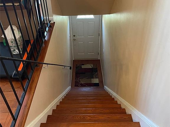 2nd image of 7 Artist Lake Dr #7