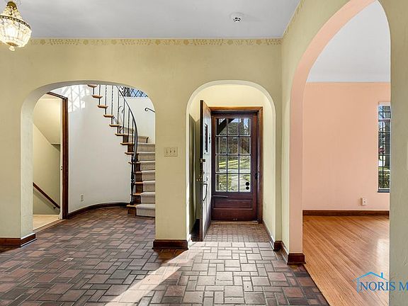 3rd image of 2601 Barrington Dr