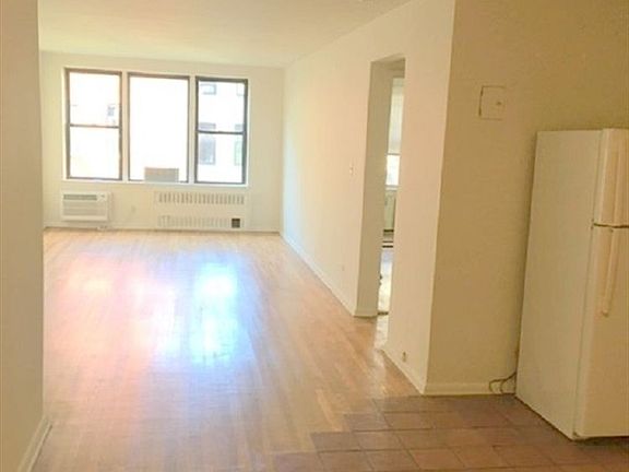 5th image of 416 E 85th St APT 4A