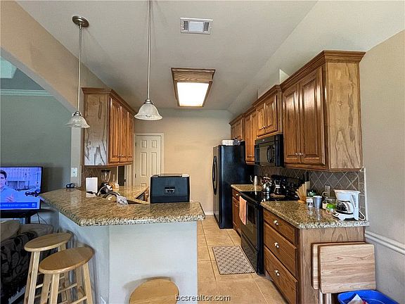 2nd image of 3922 Lambermont Dr