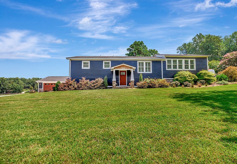 1st image of 221 Lakeside Dr