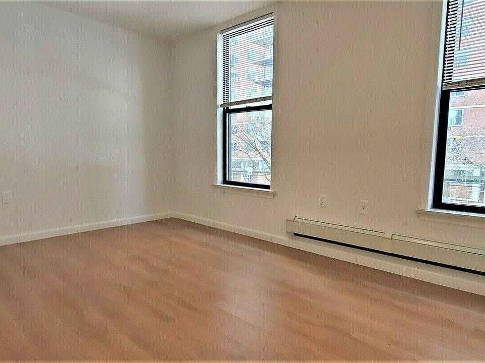 1st image of 84 Manhattan Ave #2RR