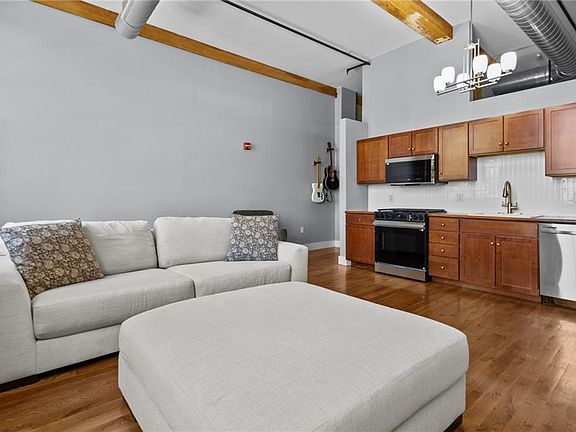 3rd image of 99 Allen St Unit 105