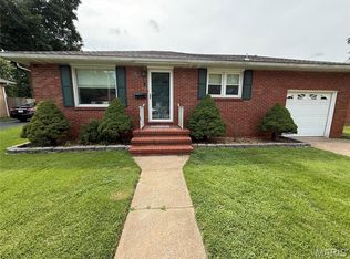 656 N 3rd St, Wood River, IL 62095