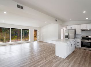 4 Sunset Hill Dr, Little Rock, AR 72227