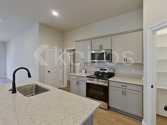 5th image of 13985 Rosewell St