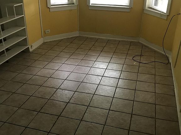 2nd image of 3242 N Lakewood Ave