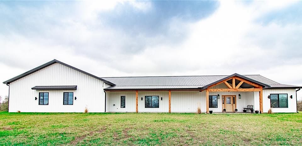 1st image of 1050 NE 175th Rd