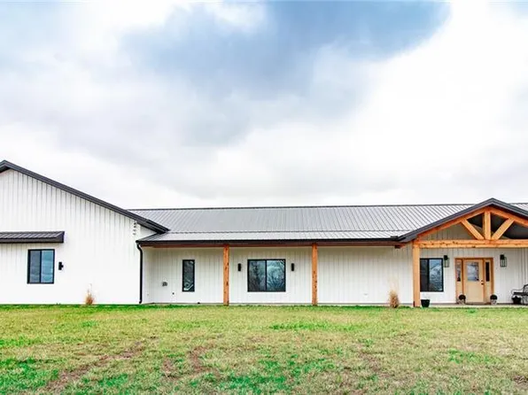 1050 NE 175th Rd, Knob Noster, MO 65336